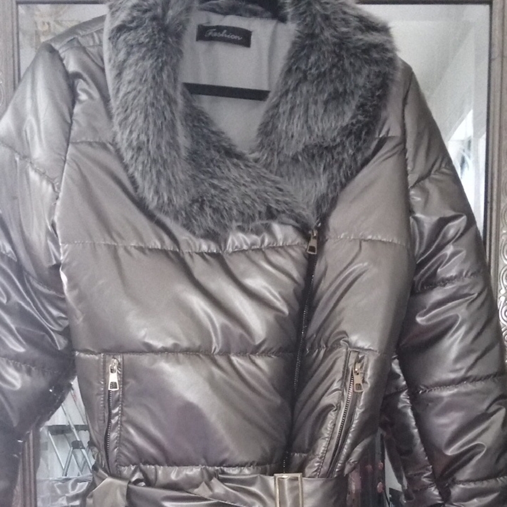 Women's Metallic Puffer Jacket with Faux Fur Collar